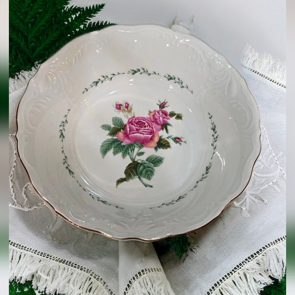 Vintage Gibson "Victorian Rose" Scalloped Rim Soup/Serving Bowl 8-9"